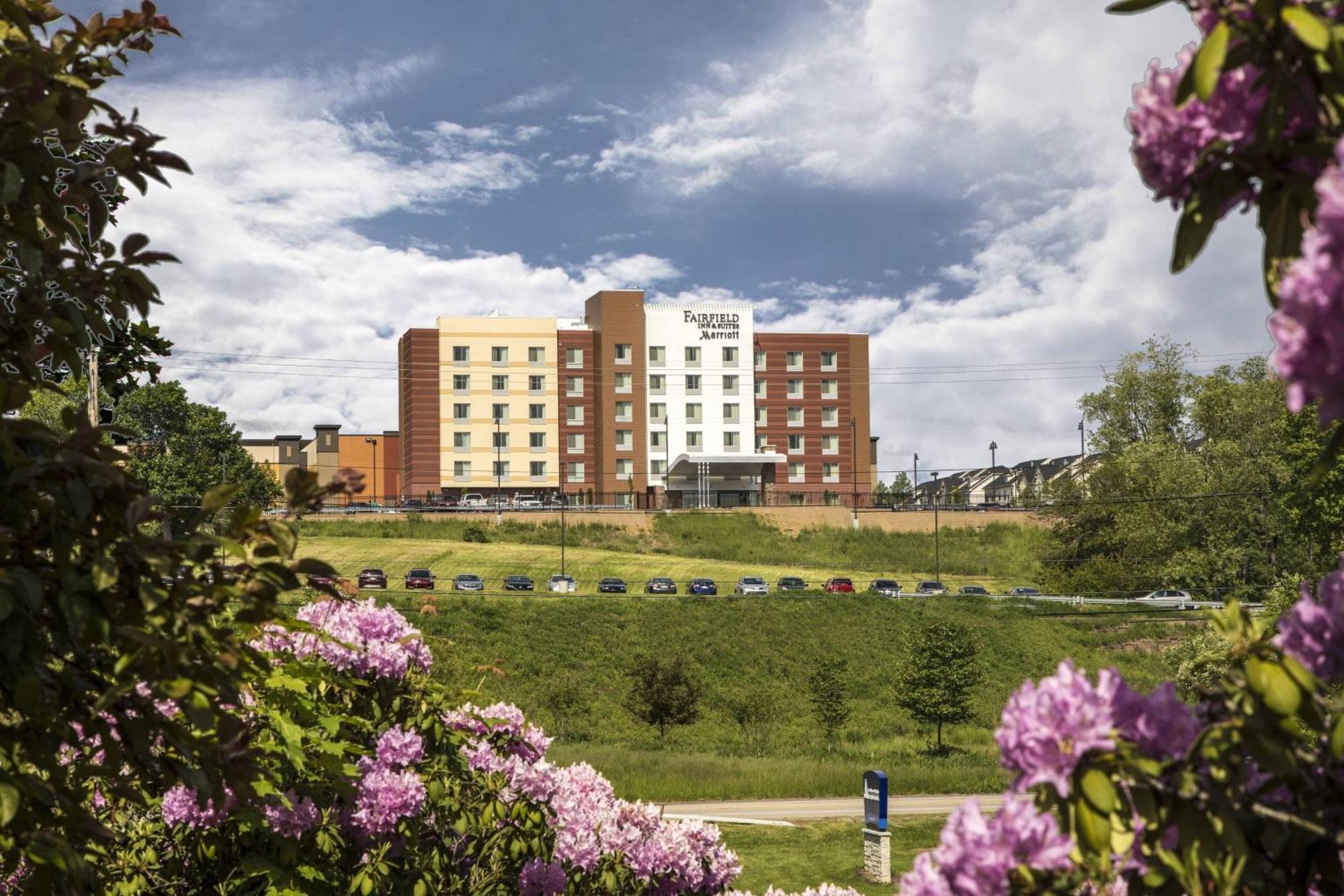 Fairfield Inn & Suites By Marriott Pittsburgh North/Mccandless Crossing McCandless Township Exterior photo
